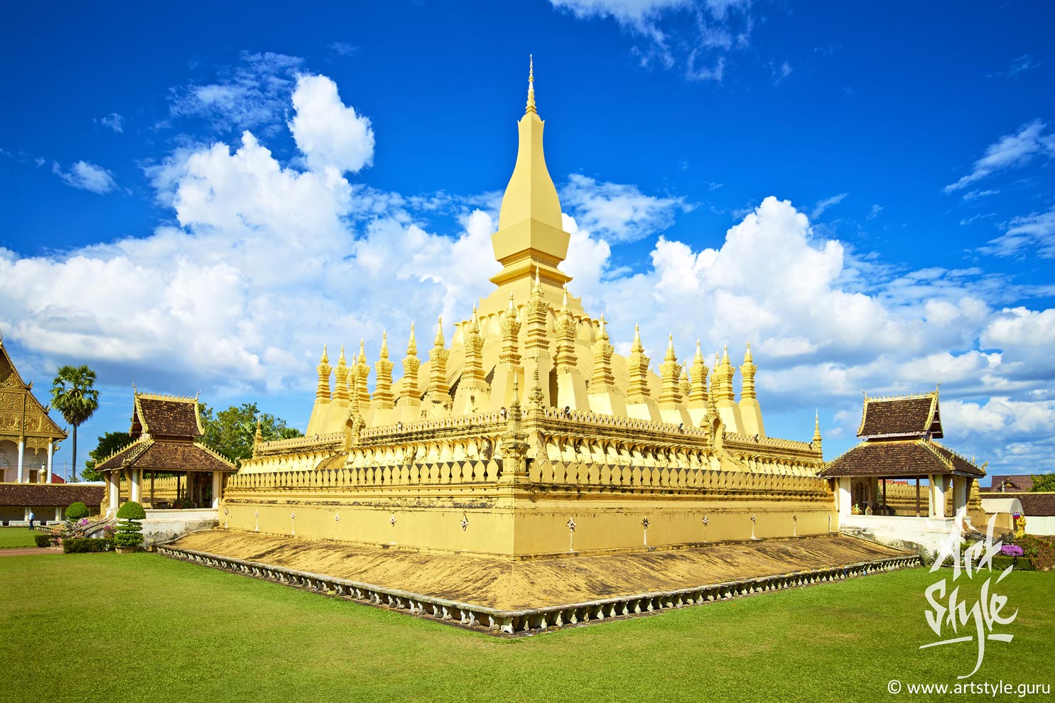 Pha That Luang, Vientiane, Laos.