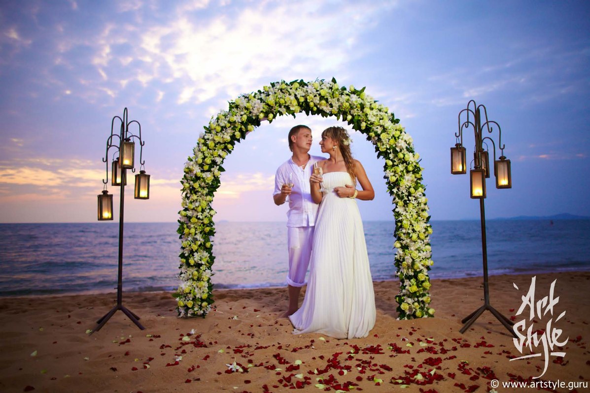 The same sunset ceremony captured by a professional.