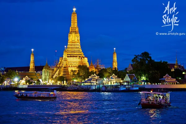 Wat Arun (Temple of Dawn), Bangkok, Thailand.