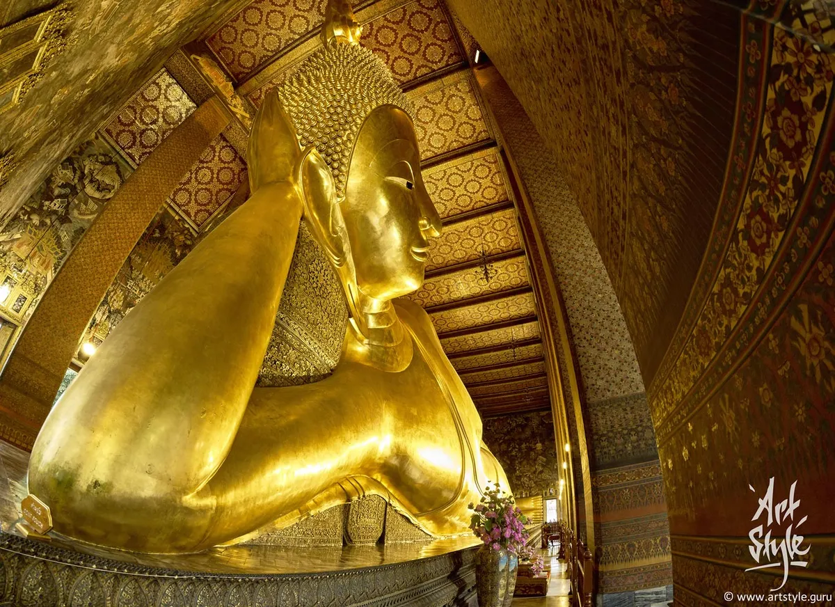 Reclining Buddha, Wat Pho, Bangkok, Thailand.