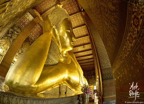 Reclining Buddha, Wat Pho, Bangkok, Thailand.