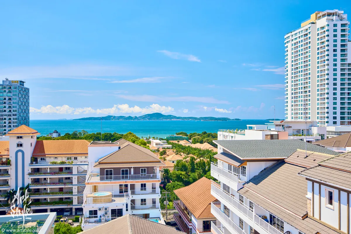 Pattaya — view of Koh Larn from Na Kluea.